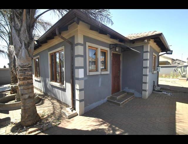 2 BEDROOM HOUSE FOR SALE IN DAWN PARK